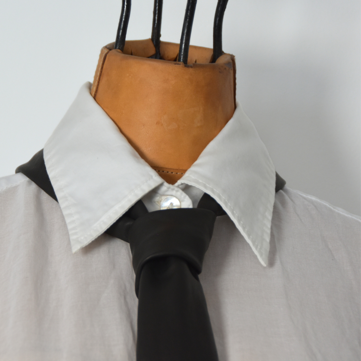 TALLULAH - LEATHER TIE